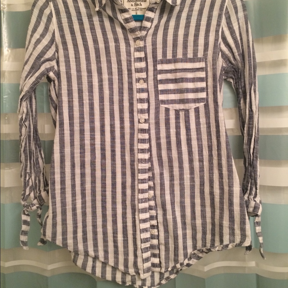 Abercrombie & Fitch black and white striped shirt